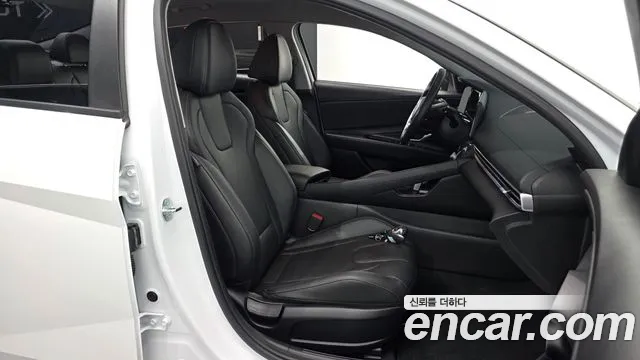 Hyundai Avante CN7 — Фото автомобиля 16