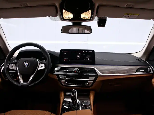 BMW 5 Series — Фото автомобиля 5