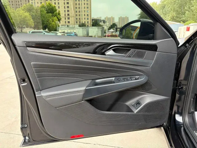 Volkswagen Passat — Фото автомобиля 15