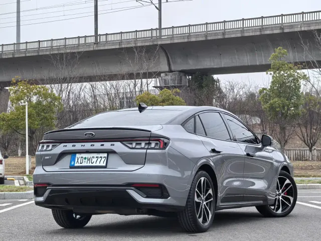 Ford Mondeo — Фото автомобиля 6