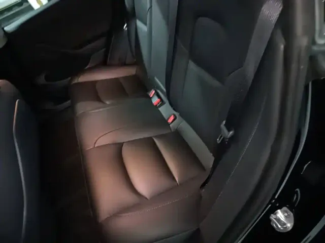 Tesla Model 3 — Фото автомобиля 16