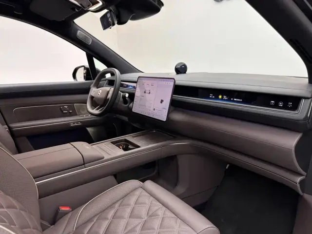 Nio ES8 — Фото автомобиля 11