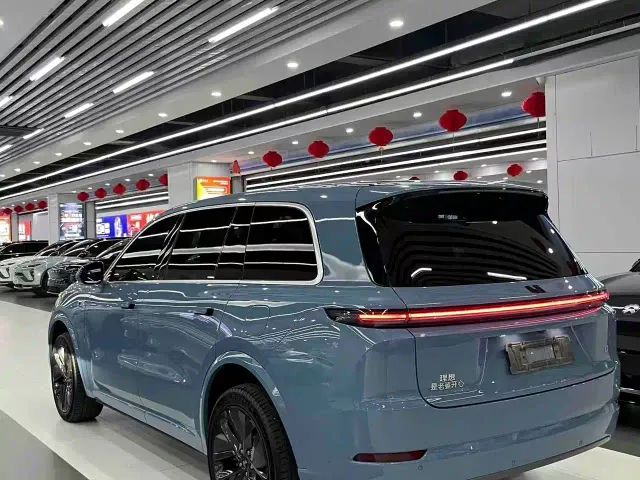 Li Auto Li Xiang L9 2022 Max — Фото автомобиля 11