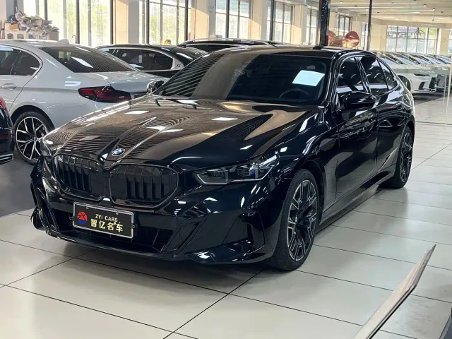 Фотография автомобиля — BMW 5 Series