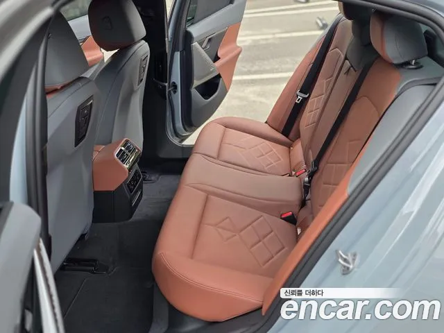BMW 5 Series G60 — Фото автомобиля 15