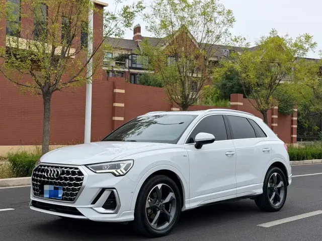 Фотография автомобиля — Audi Q3