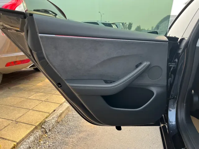 Tesla Model 3 — Фото автомобиля 15
