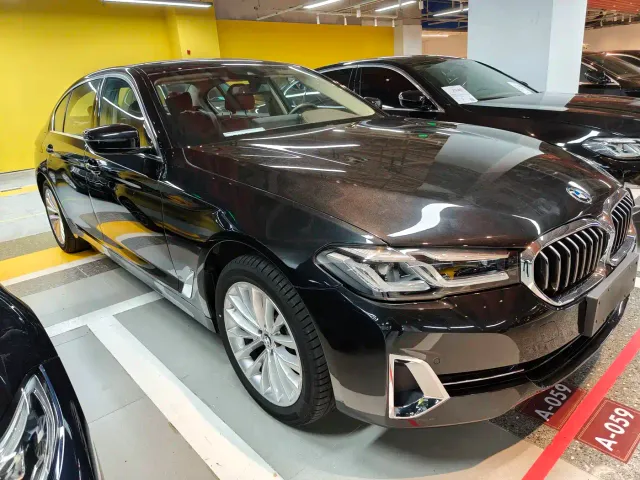 BMW 5 Series — Фото автомобиля 3
