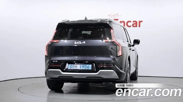 Kia EV9 — Фото автомобиля 4