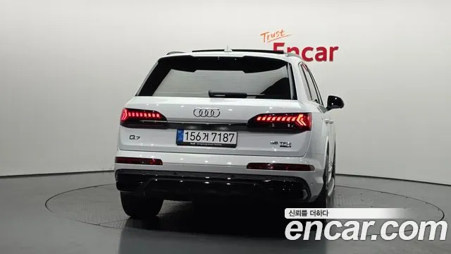 Audi Q7 55 TFSI quattro Premium — Фото автомобиля 4