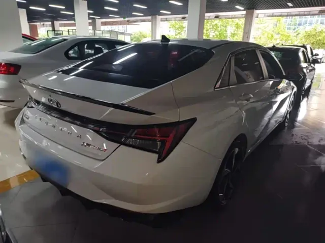 Hyundai Elantra — Фото автомобиля 6