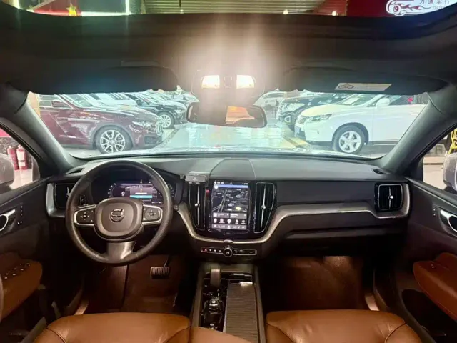 Volvo XC60 — Фото автомобиля 9