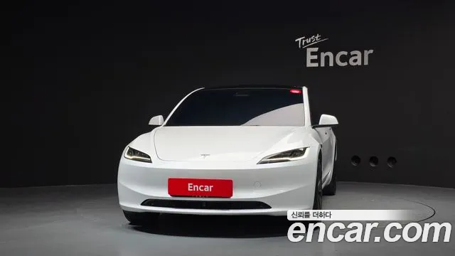 Tesla Model 3 — Фото автомобиля 3