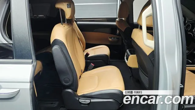 Kia Carnival Generation 4 — Фото автомобиля 12