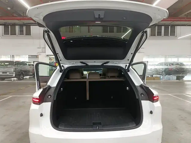 Li Auto i6 — Фото автомобиля 18