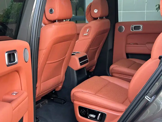 Li Auto L8 — Фото автомобиля 10