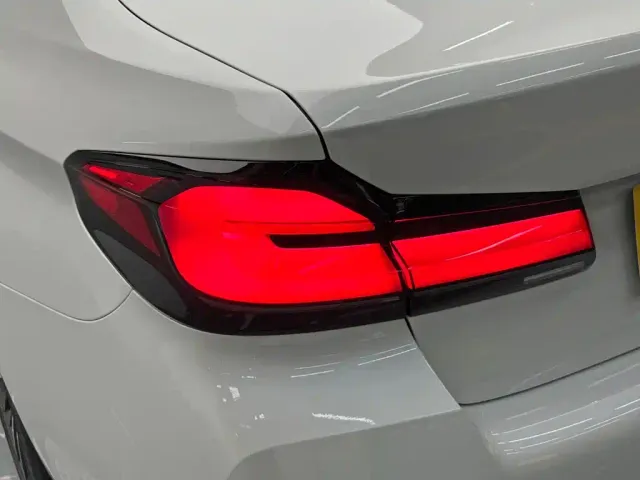 BMW 5 Series — Фото автомобиля 10