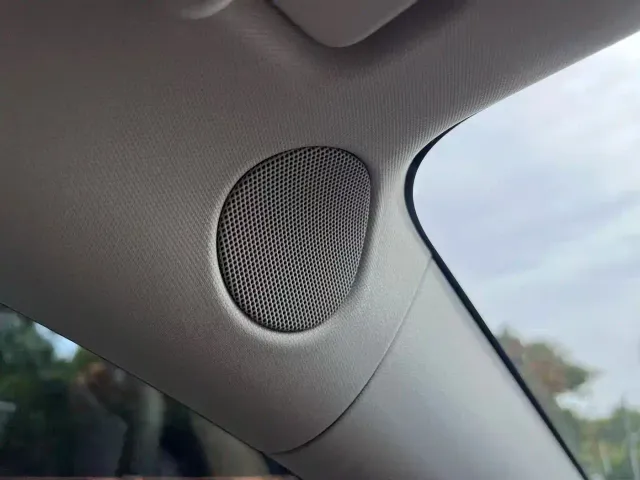 Tesla Model Y — Фото автомобиля 8