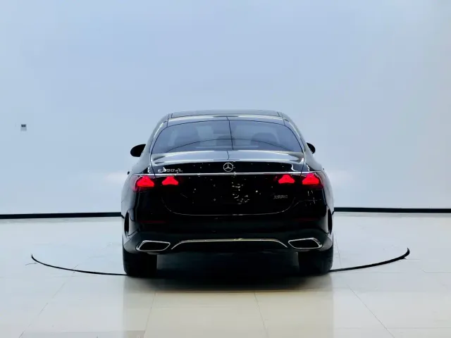 Mercedes-Benz E-Class — Фото автомобиля 11