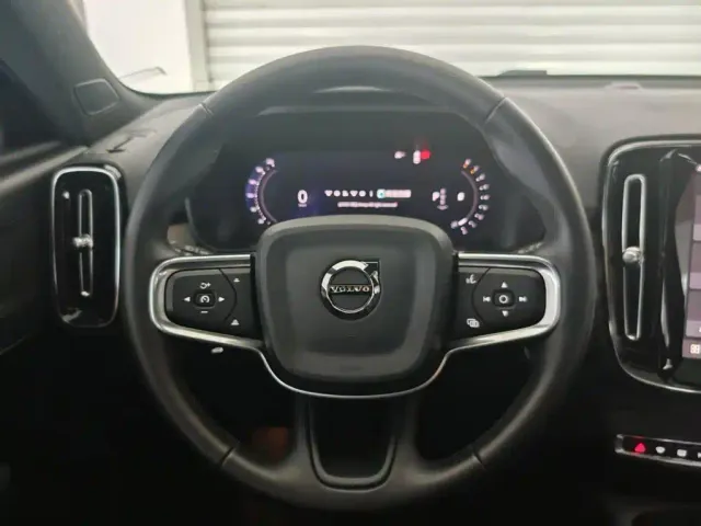 Volvo XC40 — Фото автомобиля 11