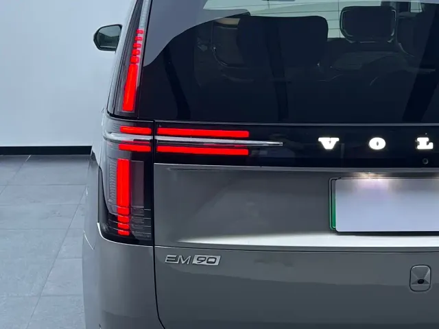 Volvo EM90 — Фото автомобиля 10