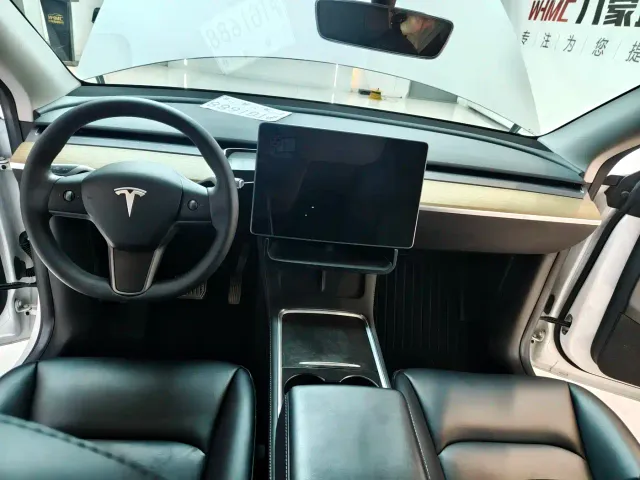 Tesla Model Y — Фото автомобиля 9