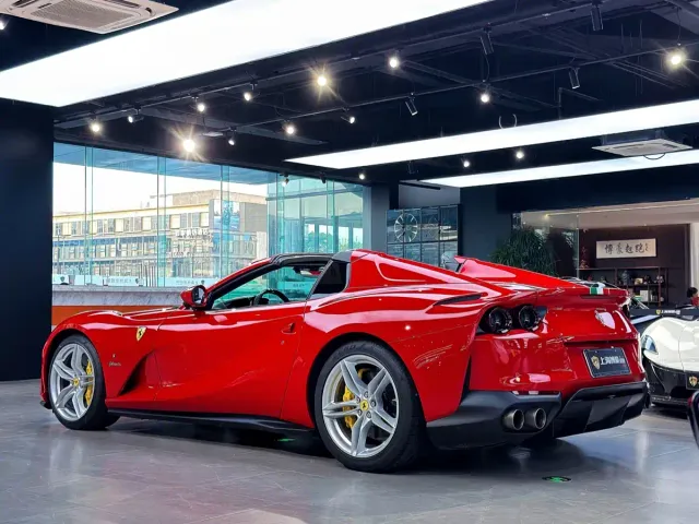 Ferrari 812 — Фото автомобиля 2