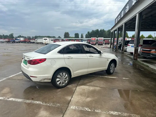 BAIC New Energy BAIC EU Series — Фото автомобиля 7