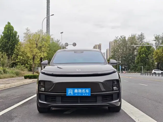 Li Auto L8 — Фото автомобиля 3
