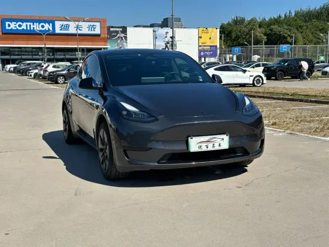 Tesla Model Y — Фото автомобиля 3