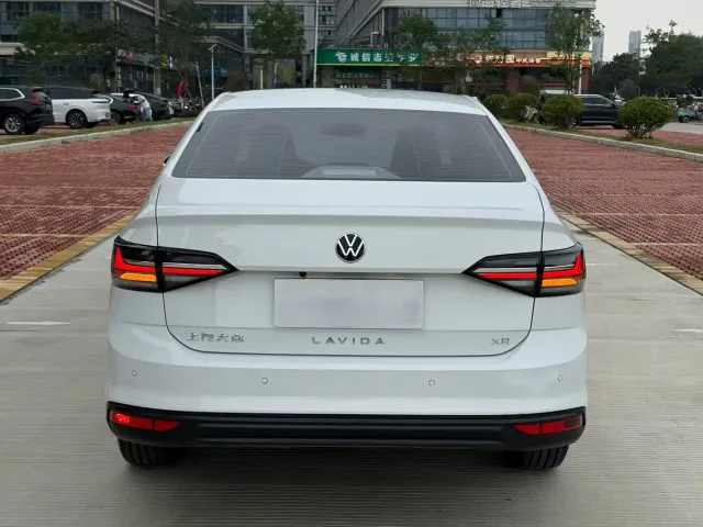 Volkswagen Lavida — Фото автомобиля 8