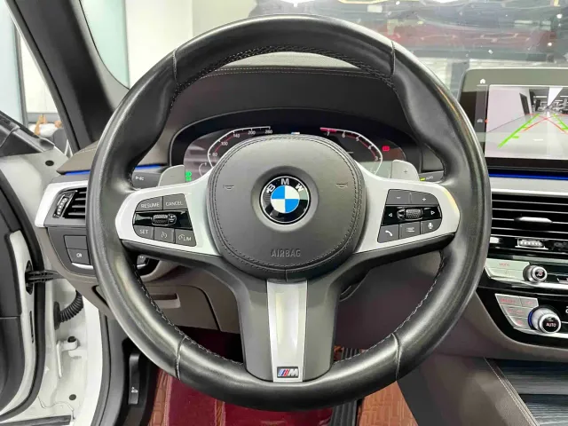 BMW 5 Series — Фото автомобиля 9