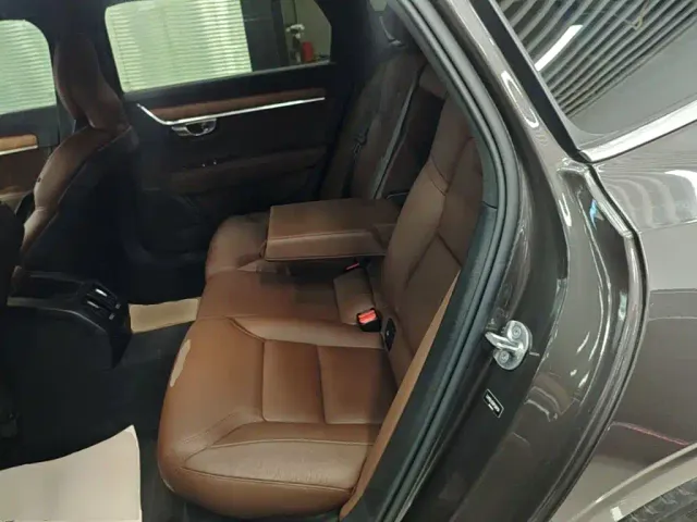 Volvo S90 — Фото автомобиля 16