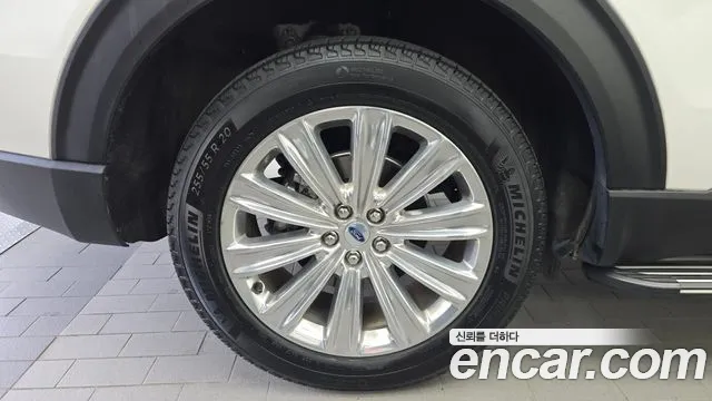 Ford Explorer — Фото автомобиля 5