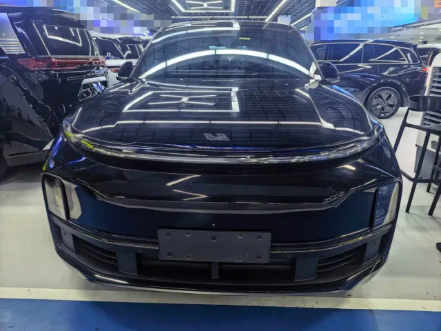 Li Auto L8 — Фото автомобиля 2