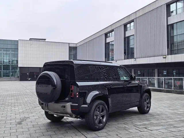 Land Rover Defender — Фото автомобиля 5