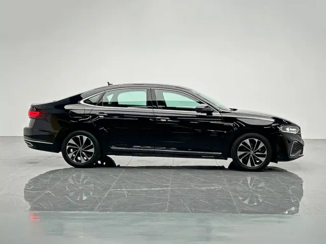Volkswagen Passat — Фото автомобиля 8