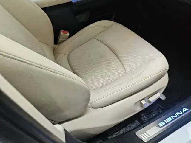 Toyota Sienna — Фото автомобиля 24