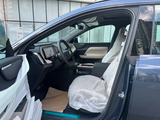 Volvo XC70 Plug-in Hybrid — Фото автомобиля 8