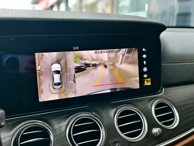 Mercedes-Benz E-Class — Фото автомобиля 22