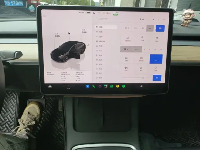 Tesla Model 3 — Фото автомобиля 12