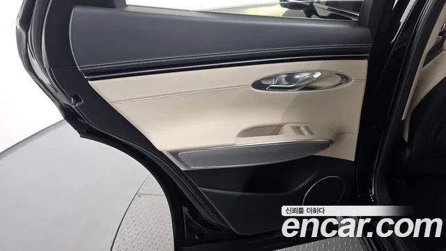Genesis GV70 — Фото автомобиля 14
