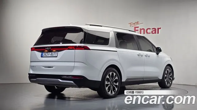 Kia Carnival — Фото автомобиля 2