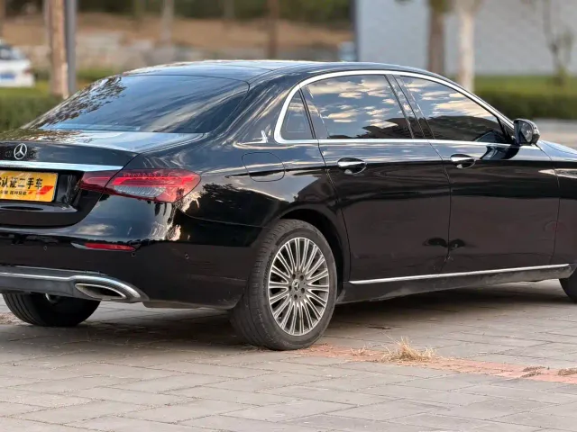 Mercedes-Benz E-Class — Фото автомобиля 4