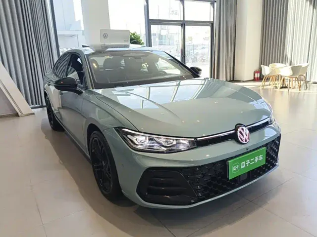 Volkswagen Passat — Фото автомобиля 3