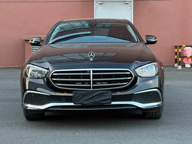 Фотография автомобиля — Mercedes-Benz E-Class
