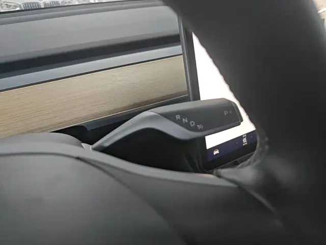 Tesla Model Y — Фото автомобиля 13