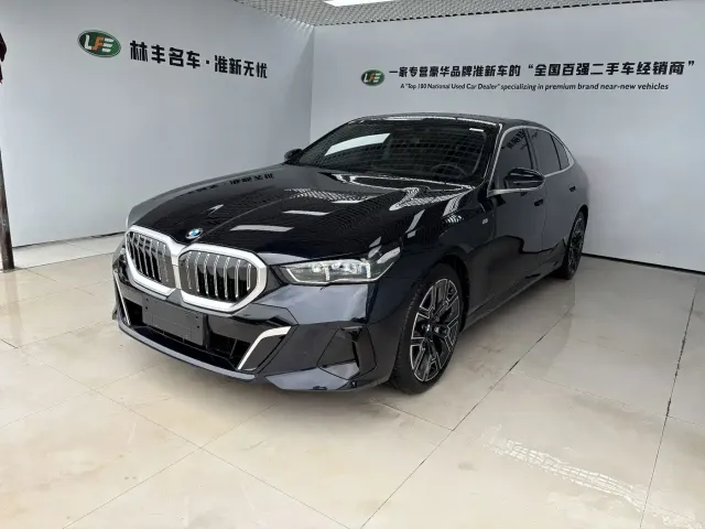 Фотография автомобиля — BMW 5 Series