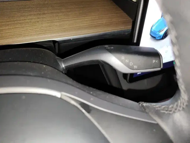 Tesla Model Y — Фото автомобиля 10