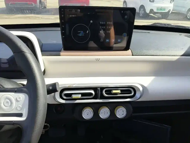 Wuling Hongguang Mini EV — Фото автомобиля 12